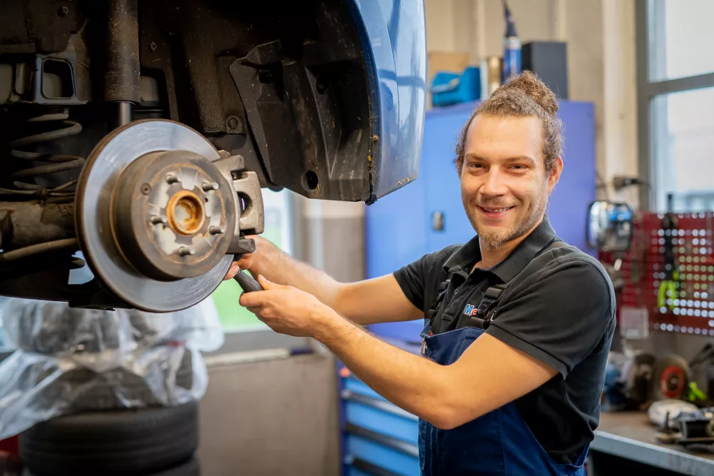 Kompetenter Automechaniker